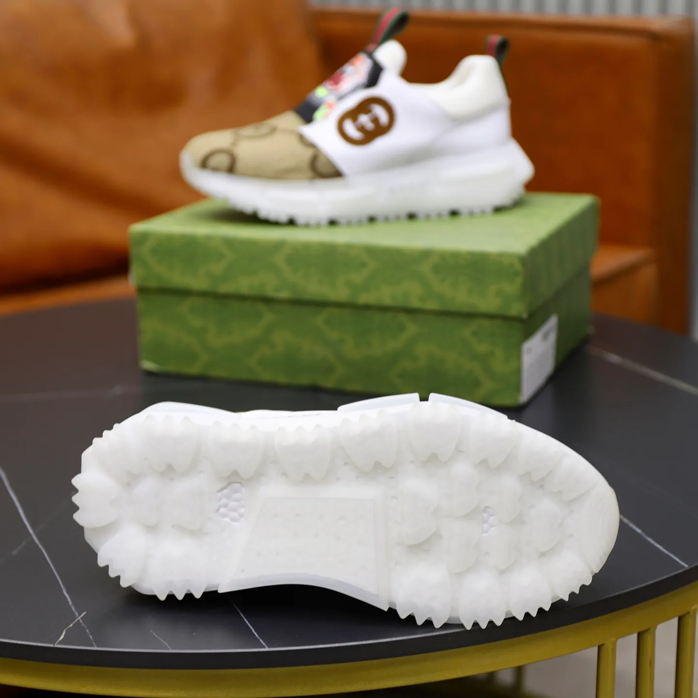 Ex-factory price: 462💰🙅‍♂️🙅‍♂️🙅‍♂️ Brand: GUCCI Standard code: 38-44 (45 customized) Grade: Same as the official website Material: Original cowhide material spliced with brand cloth Comfortable and breathable lining Lightweight and wear-resistant sports outsole Style category: Men's fashionable casual shoes Running sports shoes Distinguished luxury brand elements Top luxury color: actual picture color